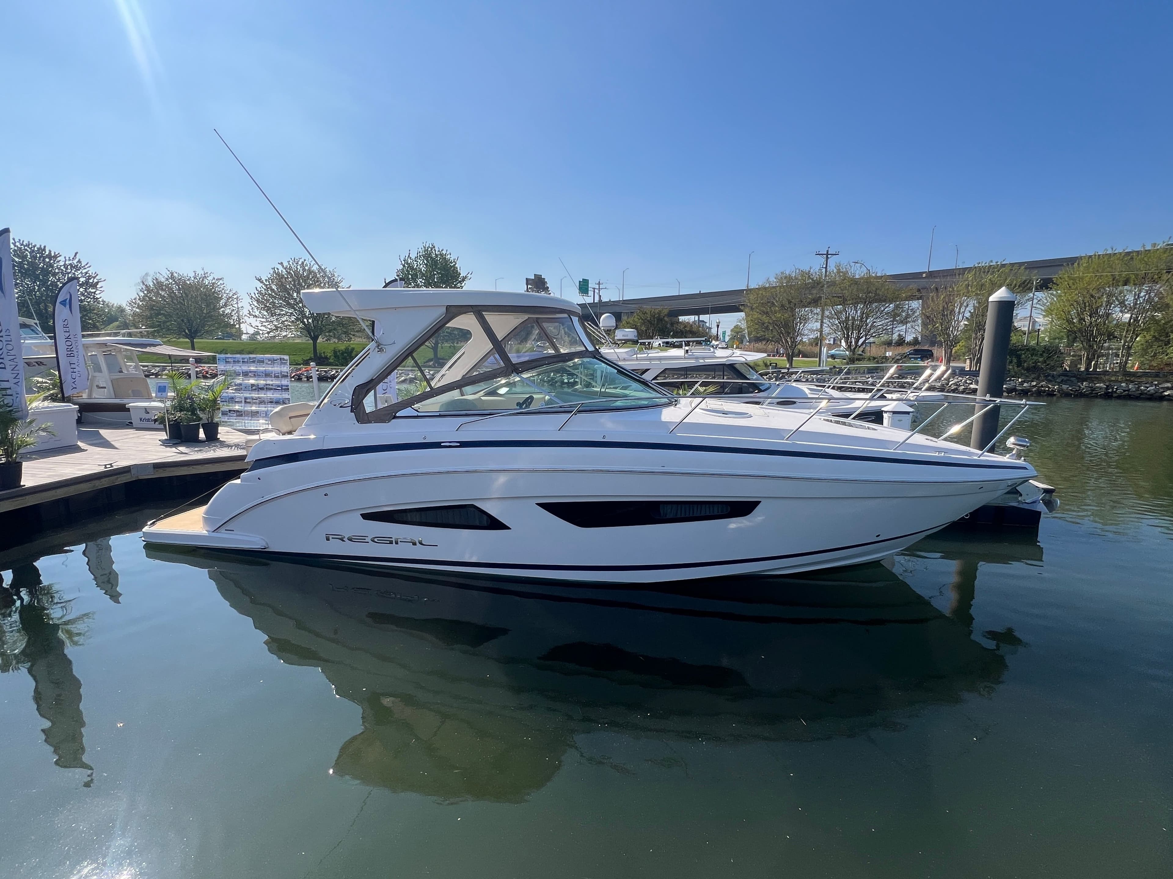 2019 Regal 33 Express in Elkton, Maryland — listed by Yacht Brokers of Annapolis